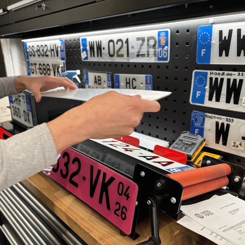 Fabrication de plaques d'immatriculation